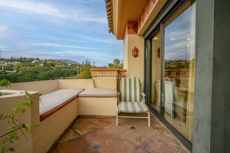 Foto 2bc2d27f-9257-4a0e-8ece-c6588d21e38e. Penthouse with parking pool in Los Naranjos Marbella
