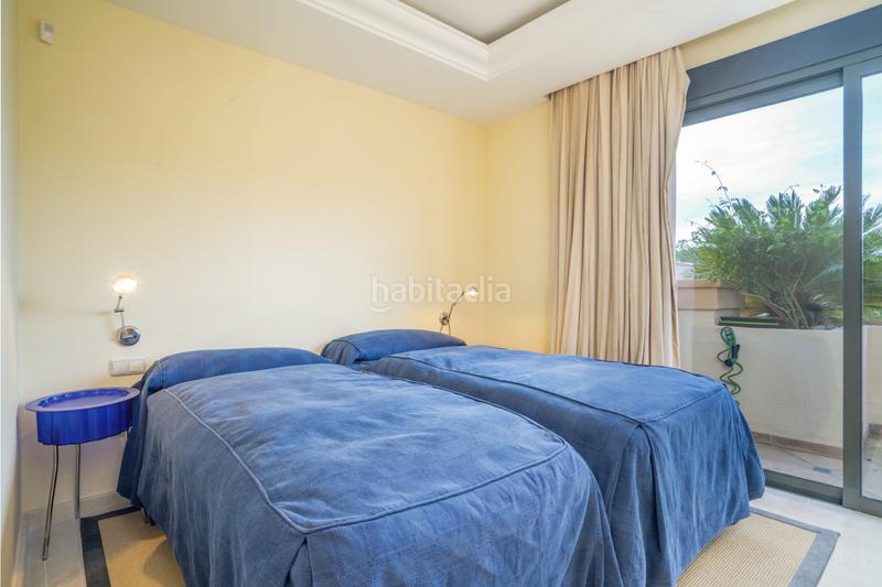 Foto 33883b56-ffbf-48de-849d-e9b9878ee6e5. Penthouse with parking pool in Los Naranjos Marbella