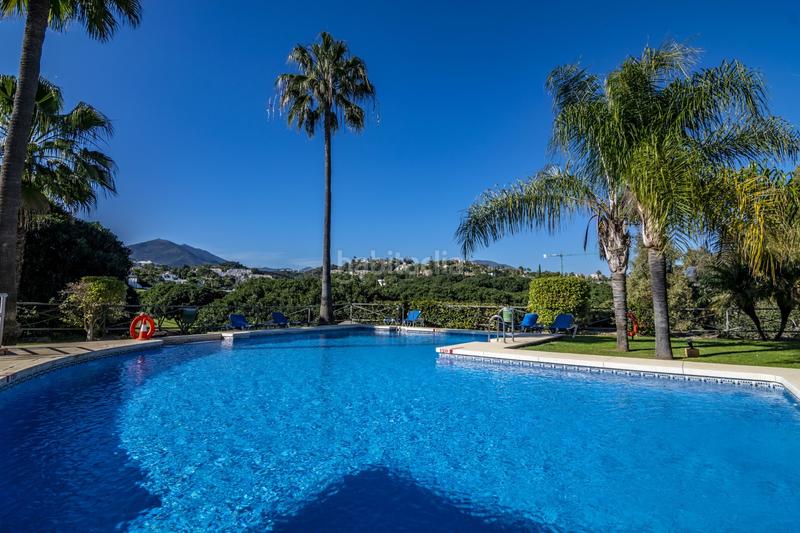 Foto 9d37250d-a312-4f98-89f7-7def1cf6eb81. Penthouse with parking pool in Los Naranjos Marbella