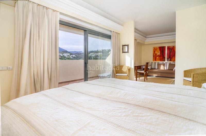 Foto a3970ce2-dab8-4664-b0a3-a618d5deabd9. Penthouse with parking pool in Los Naranjos Marbella