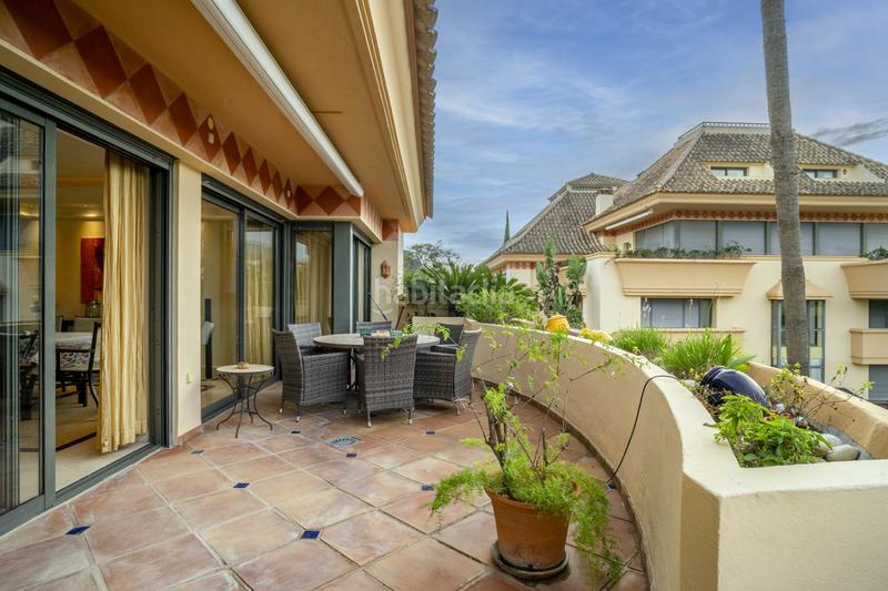 Foto ab2a98b5-1610-47b6-9df2-97c7b446699c. Penthouse with parking pool in Los Naranjos Marbella