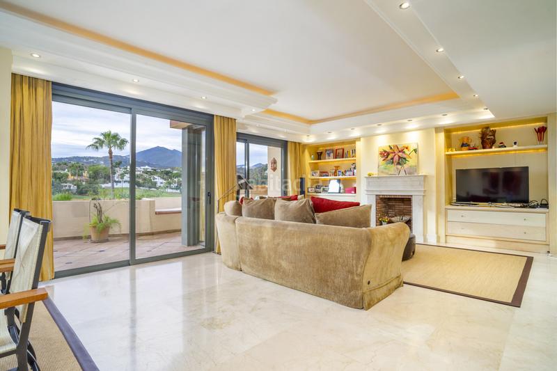 Foto d67da071-475c-4fa1-a159-d5432e194f97. Penthouse with parking pool in Los Naranjos Marbella