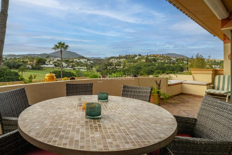 Foto f1ce9683-5a24-4c2a-ab30-28486102aa8e. Penthouse with parking pool in Los Naranjos Marbella