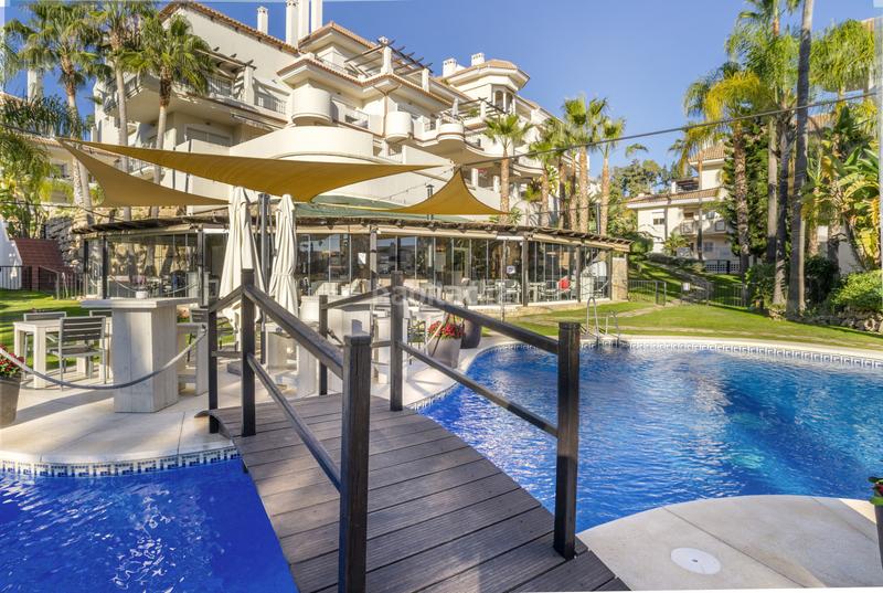 Foto 10b0b745-cb39-4e10-98a8-525c39e16018. Àtic amb aparcament piscina a Los Naranjos Marbella