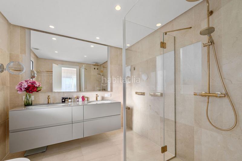 Foto 2ceb0b7e-7356-42e0-b2d2-16174e4e2a7b. Àtic amb aparcament piscina a Los Naranjos Marbella