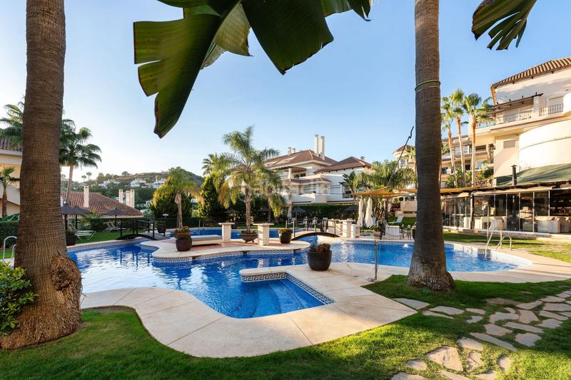 Foto 2cee9eac-c0f3-4d70-bfb8-d1c7dd08cb1e. Àtic amb aparcament piscina a Los Naranjos Marbella