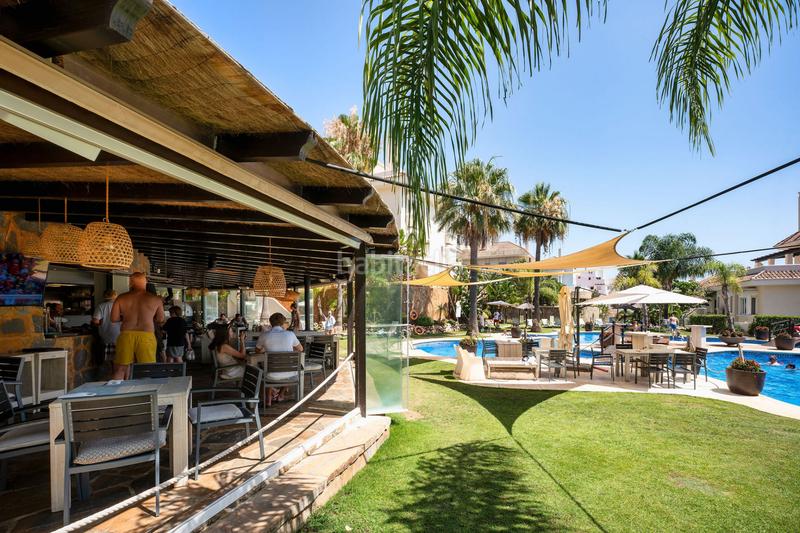 Foto 533a7330-69f9-4ff4-9ce3-8b0f92861900. Àtic amb aparcament piscina a Los Naranjos Marbella