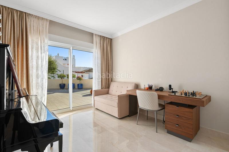 Foto 7f54ec12-8c3f-454d-9881-992b0087e471. Àtic amb aparcament piscina a Los Naranjos Marbella