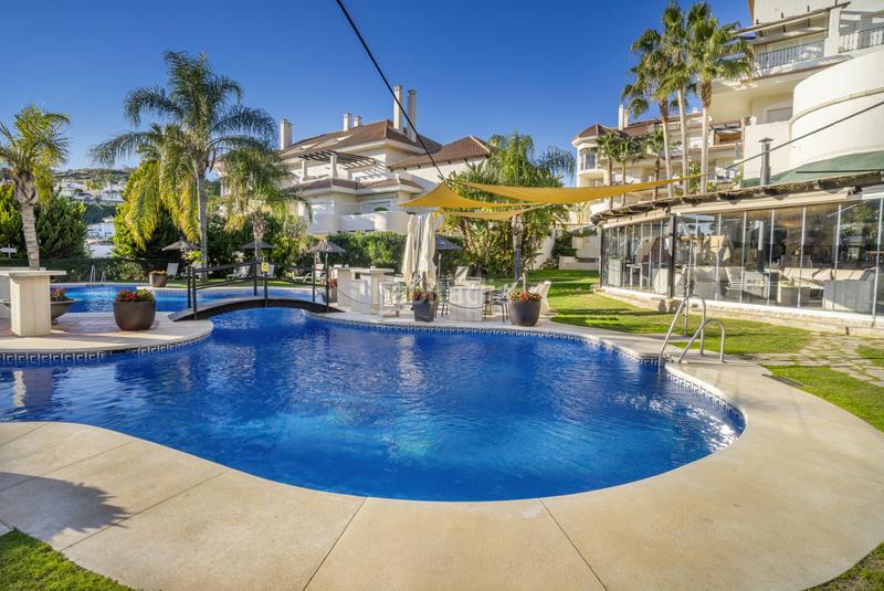 Foto b891a0e6-842f-4f49-92c0-de122cd2e947. Àtic amb aparcament piscina a Los Naranjos Marbella