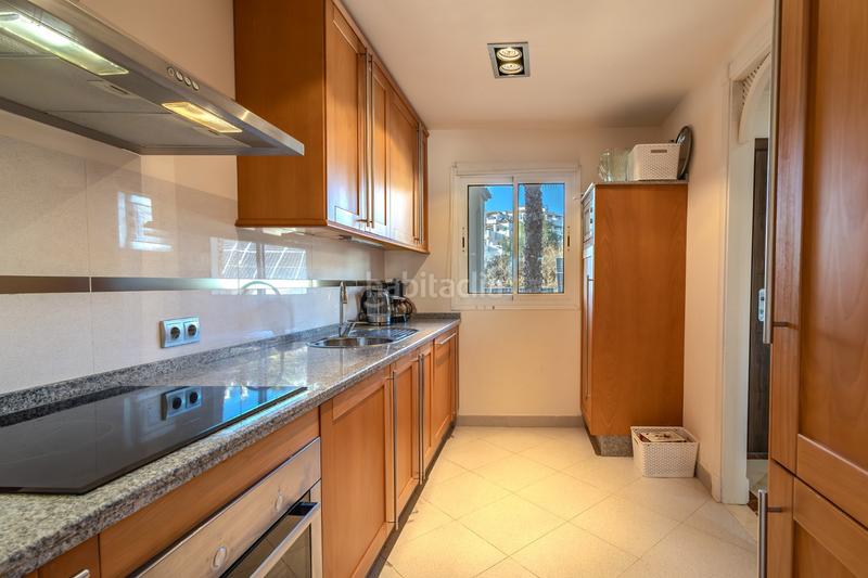 Foto 2ed0f766-dca0-44ac-af19-f612c70d2655. Apartament amb aparcament piscina a Los Naranjos Marbella