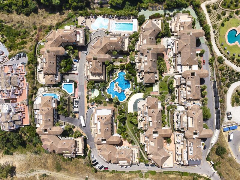 Foto 8bb1a97c-6d2c-47c7-98d4-c515d9dbbaf9. Apartament amb aparcament piscina a Los Naranjos Marbella