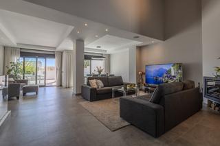 Casa adossada a Aloha. Adosado renovado de 4 dormitorios en la colina