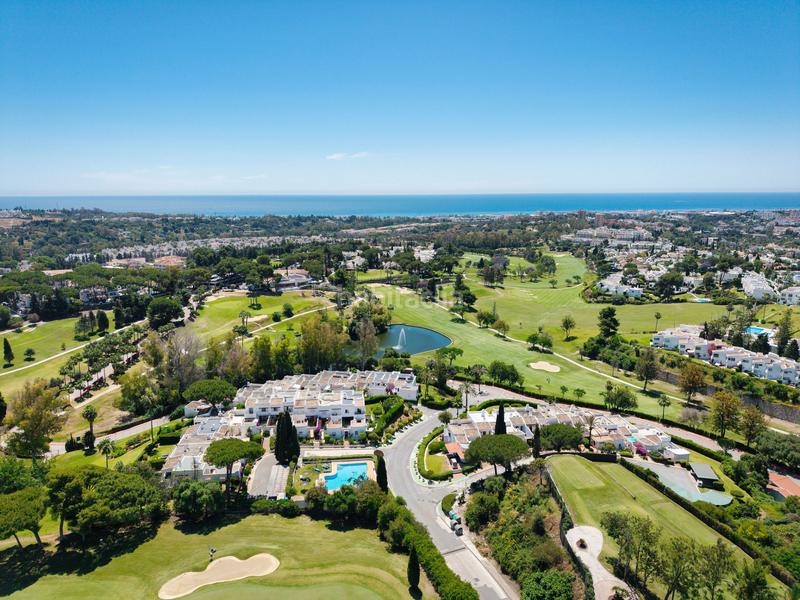 Foto 9bda4380-d6bf-453a-9d4e-3b2298f87e3d. Maison jumelée avec parking piscine dans Aloha Marbella