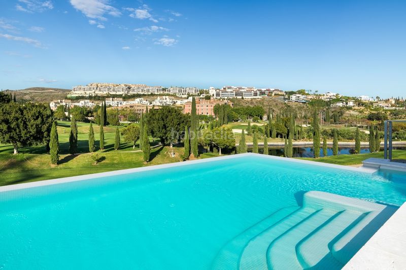 Foto b0d3962a-c887-44e5-ae55-b3ddaf6fde45. Casa amb aparcament piscina a Los Flamingos Benahavís