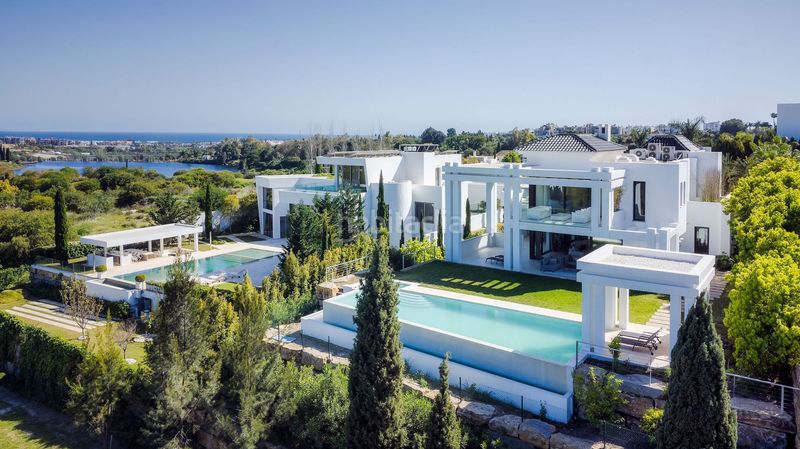 Foto ca8f4a5b-020f-4310-a0fe-9e1d70f068e5. Casa amb aparcament piscina a Los Flamingos Benahavís