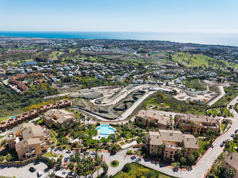 Foto 119a679e-78b3-4ce6-b895-72b9f528145c. Àtic amb aparcament piscina a El Paraíso Benahavís