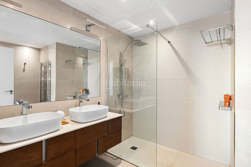 Foto 8ebd1718-7a9a-4e8f-9236-3a842716f403. Àtic amb aparcament piscina a El Paraíso Benahavís