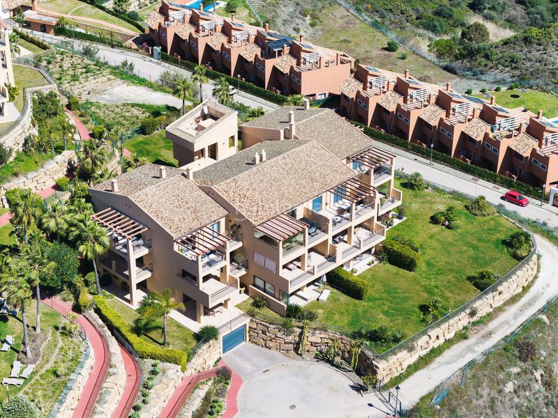 Foto bb94944b-b990-4879-adcc-1418e8a1170a. Àtic amb aparcament piscina a El Paraíso Benahavís