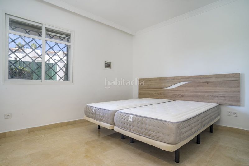 Foto abc38ea3-cb2b-443f-87bf-e4eb4ad3da43. Planta baixa amb aparcament piscina a Aloha Marbella