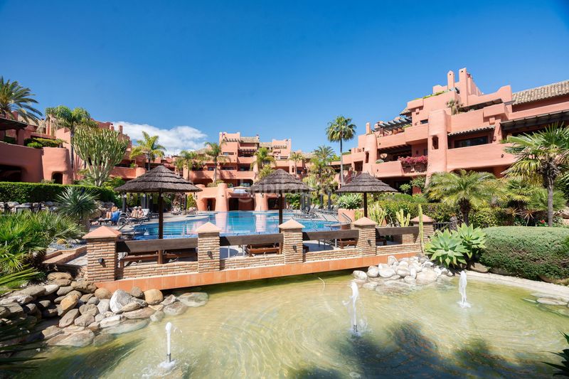 Foto 4a4f3f6f-77bb-4983-becd-d778dd7996b2. Àtic amb aparcament piscina a Guadalmansa Estepona