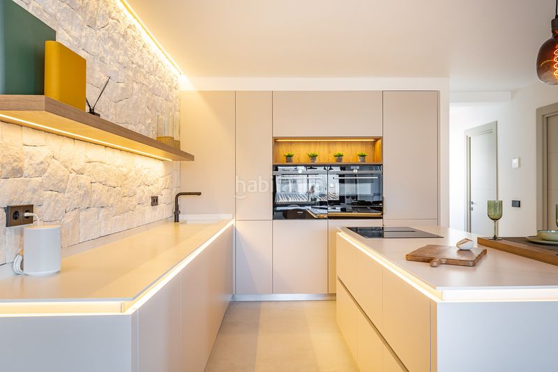 Foto 3328ca24-c216-485e-9f92-2b220295c43f. Àtic amb calefacció aparcament a San Pedro de Alcántara Pueblo Marbella