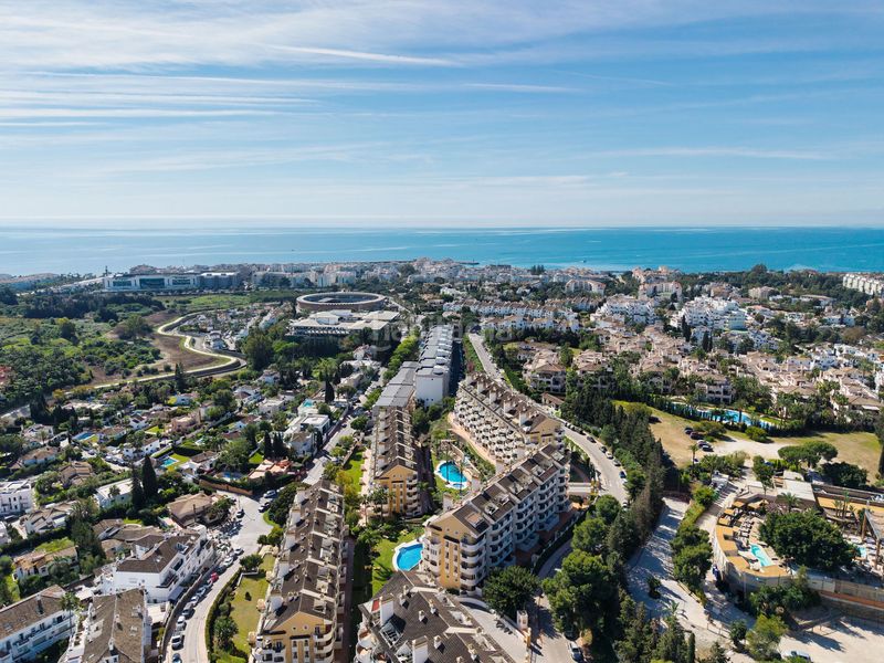 Foto 1ab0e424-bb2c-4d4f-827b-6d58c9560324. Àtic amb aparcament piscina a Nueva Andalucía centro Marbella