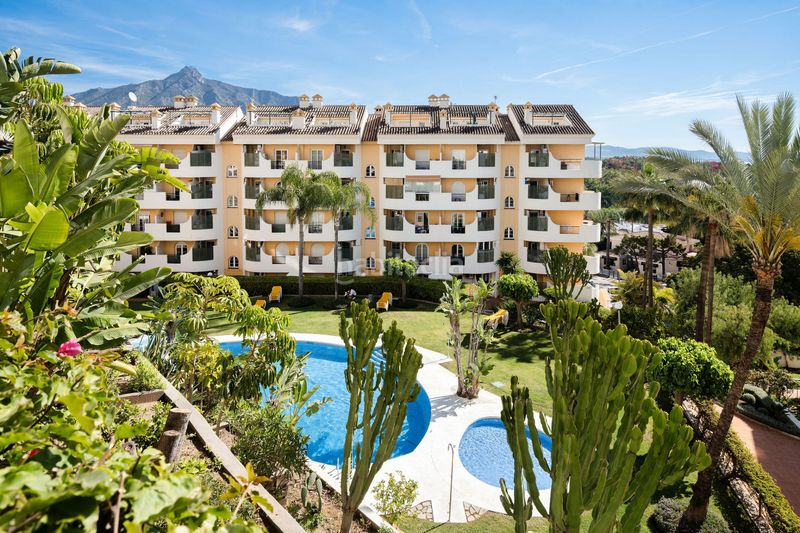 Foto 1da00f82-41c8-4210-8d12-71345ed1423a. Àtic amb aparcament piscina a Nueva Andalucía centro Marbella