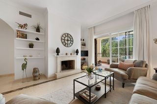 Planta baixa a Las Brisas. Elegante apartamento en planta baja cerca de los principales cam