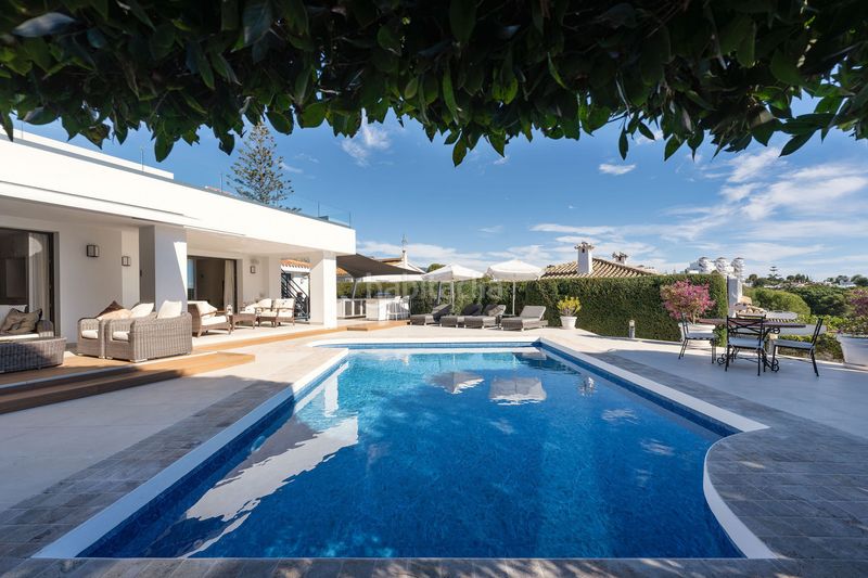 Foto 10526ad6-29aa-46ab-a48e-b38dbf1e7e6b. Casa amb aparcament piscina a Nueva Andalucía centro Marbella