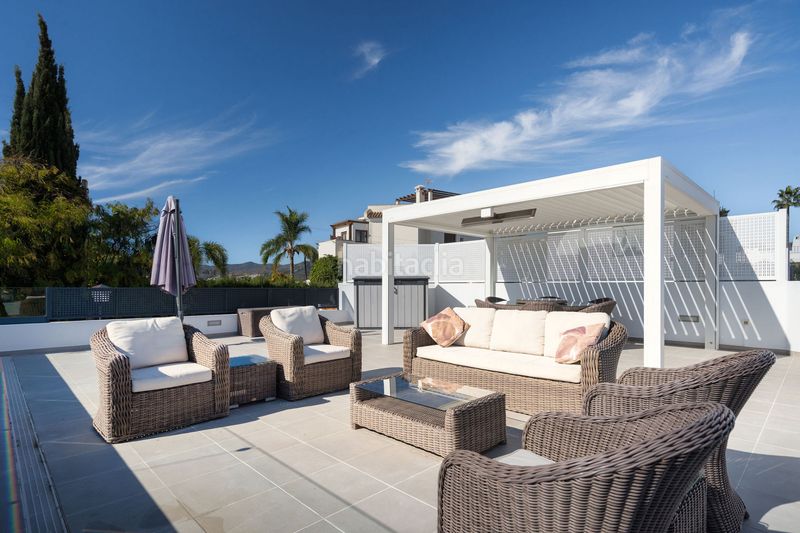 Foto ab7e59ab-d224-4a6f-aff4-2c135a8b51fa. Casa amb aparcament piscina a Nueva Andalucía centro Marbella