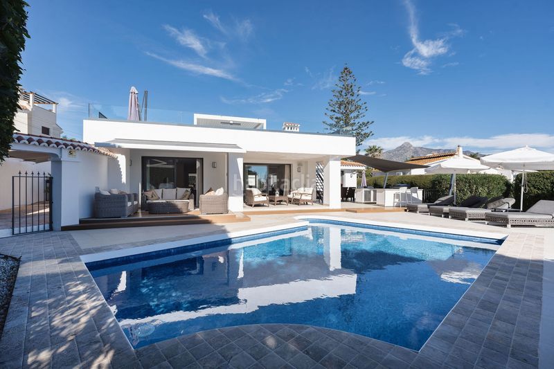 Foto f80f33bd-6ef4-4e11-b35f-96617b585730. Casa amb aparcament piscina a Nueva Andalucía centro Marbella
