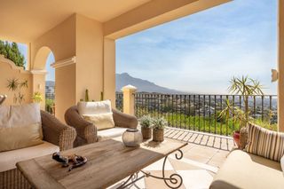 Piano terra in La Quinta. Apartamento en planta baja elevada con impresionantes vistas