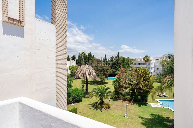 Foto bc95a998-e9b7-48a4-a36f-0174f7f72997. Àtic amb piscina a Los Naranjos Marbella