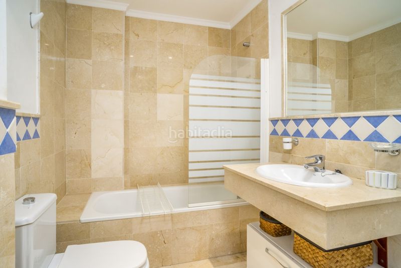Foto 3e47d80e-f00c-4469-ba2f-3ea6d38282df. Planta baixa amb aparcament piscina a Las Brisas Marbella
