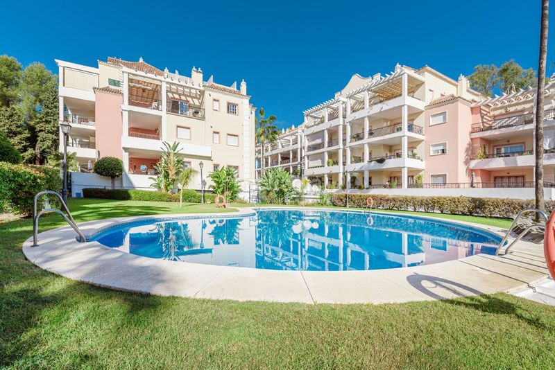 Foto 4206c9a5-638c-4f5f-9568-fd81e71db25b. Planta baixa amb aparcament piscina a Las Brisas Marbella