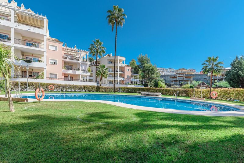 Foto bb8e2647-6276-4ed0-92c4-d4c2245a8449. Planta baixa amb aparcament piscina a Las Brisas Marbella