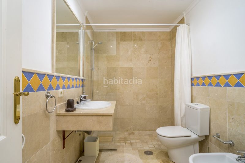 Foto ef18fbaf-e508-47ca-bff4-ef6ab3d2420c. Planta baixa amb aparcament piscina a Las Brisas Marbella