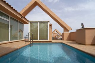 Ático en Los Naranjos. Ático dúplex con vistas panorámicas y piscina privada de inmersi