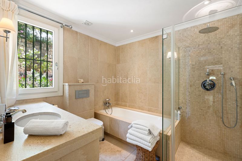 Foto 6e33559c-a379-4c74-a090-bab6623a418e. Casa amb calefacció piscina a Sierra Blanca Marbella