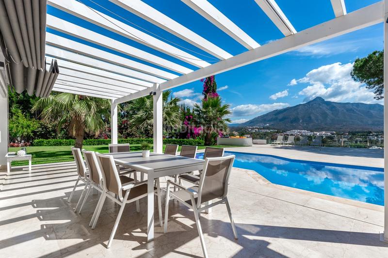 Foto 0c3bd87f-11b0-4583-9ed7-a52dc27e72bc. Casa villa moderna de 6 dormitorios completamente reconstruida en venta en Marbella