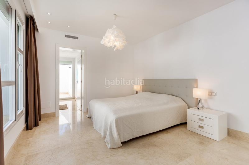 Foto 725c78a3-96d7-45cb-b81d-09a431fa1658. Casa villa moderna de 6 dormitorios completamente reconstruida en venta en Marbella