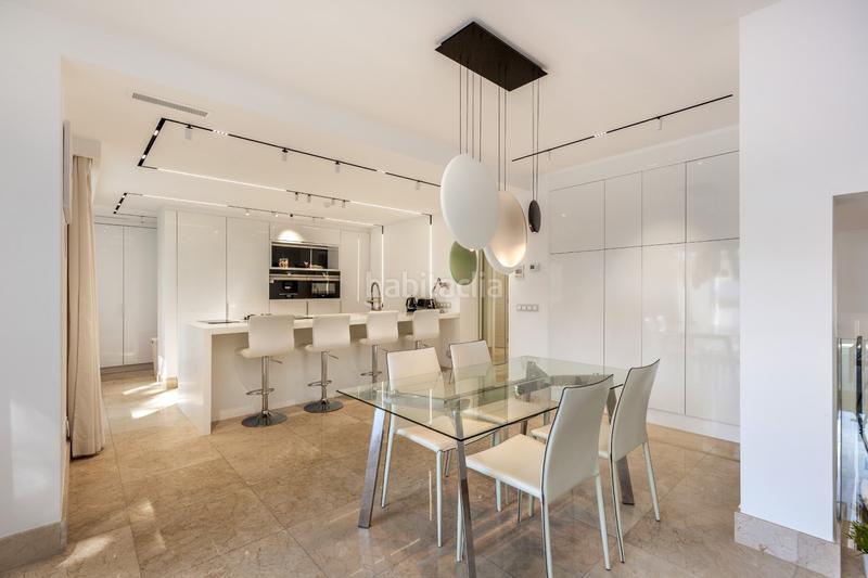 Foto f0f46c8e-1271-4f99-b22d-f61775f61e30. Casa villa moderna de 6 dormitorios completamente reconstruida en venta en Marbella