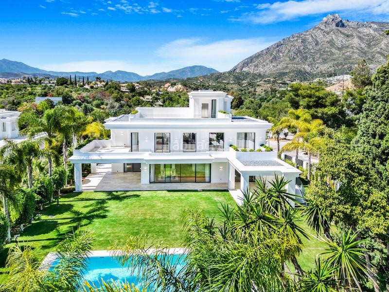Foto f15593af-f222-4881-849b-47ce9771c058. Casa con riscaldamento parcheggio piscina in lomas de Marbella club Marbella