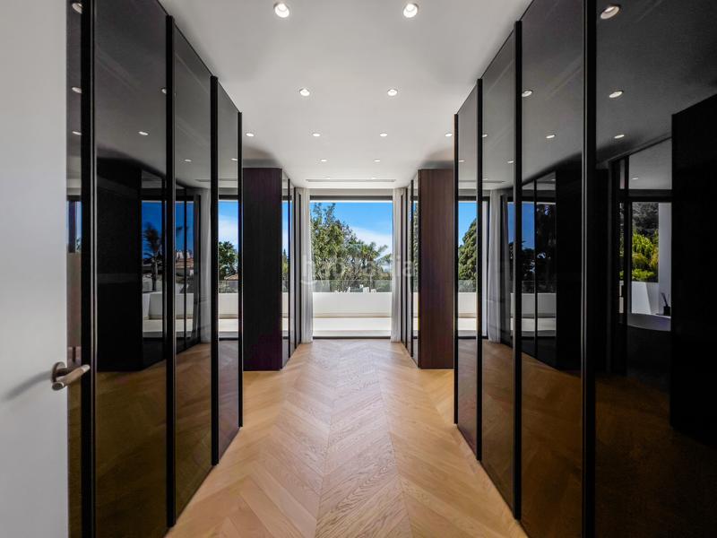 Foto f2093116-b9b9-43b3-8d14-0e31a752e48b. Casa con riscaldamento parcheggio piscina in lomas de Marbella club Marbella