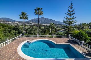 Maison à Las Brisas. Gran casa con vistas a la montaña y al mar con inmejorables opor