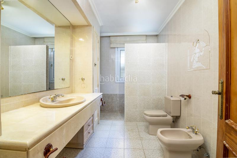 Foto 45c63553-e143-40db-9f91-6847372d5e5f. Casa gran casa con vistas a la montaña y al mar con inmejorables oportunidades en Marbella