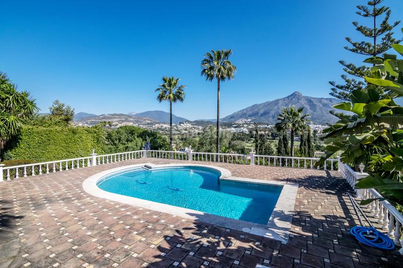 Foto 5f755463-75d8-4094-97cc-20dc726528a7. Casa gran casa con vistas a la montaña y al mar con inmejorables oportunidades en Marbella