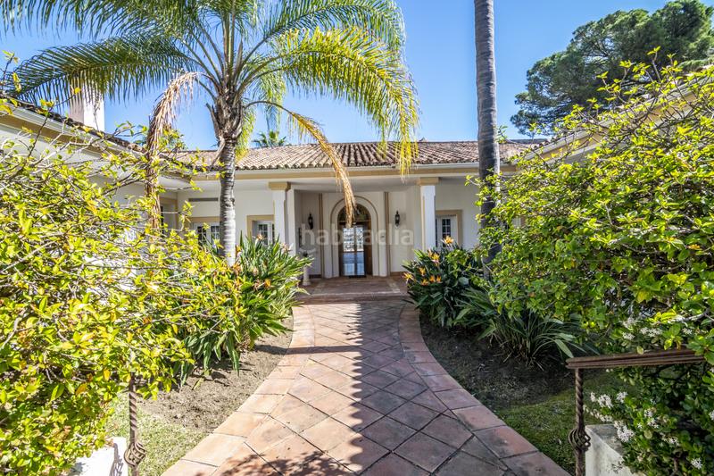 Foto 78c20aed-70d9-4379-9e2e-803e66fb2b94. Casa gran casa con vistas a la montaña y al mar con inmejorables oportunidades en Marbella