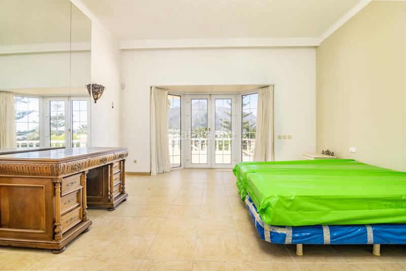 Foto 7eebfe21-33dd-4c68-ab7d-f7de6ff409c4. Casa gran casa con vistas a la montaña y al mar con inmejorables oportunidades en Marbella