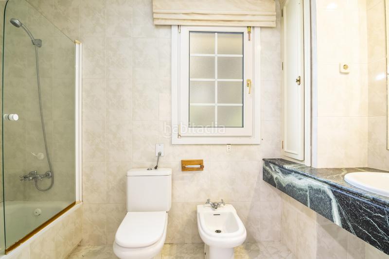 Foto a5fc786d-6554-4328-85b0-9d4102e256e9. Casa gran casa con vistas a la montaña y al mar con inmejorables oportunidades en Marbella